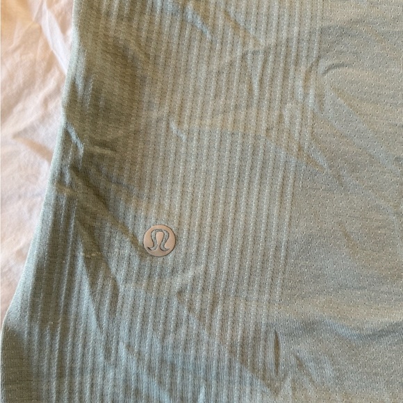 Men’s medium lulu lemon Movement is Medicine athletic T-shirt, perfect condition - Picture 5 of 6